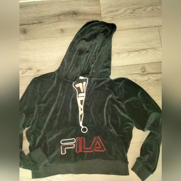 Cropped velour hoodie Fila NWOT has a quarter zip with Fila logo pockets Large - Picture 2 of 7